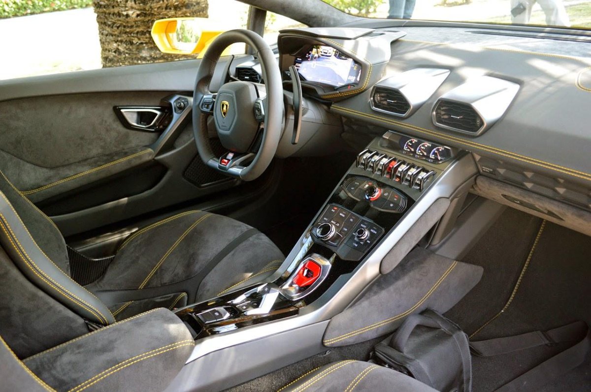 Lamborghini Huracan салон
