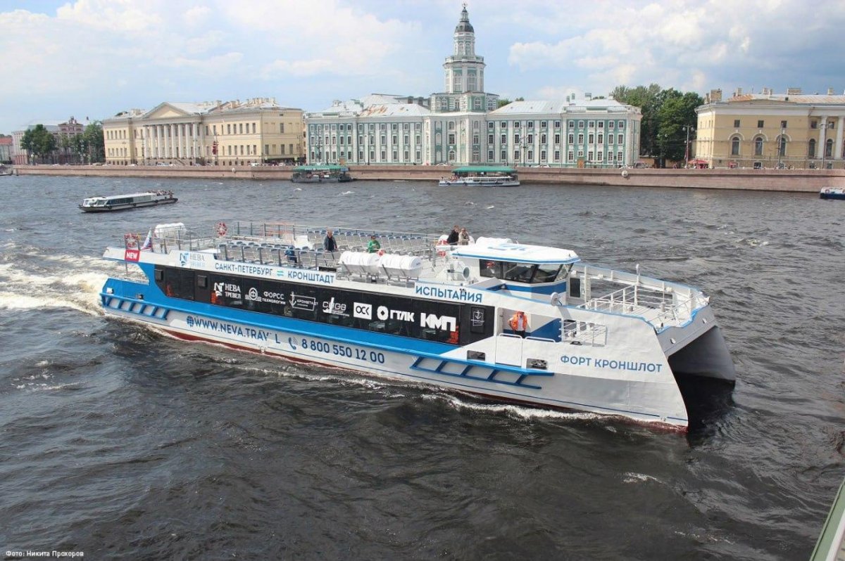 Катамаран Форт Кроншлот