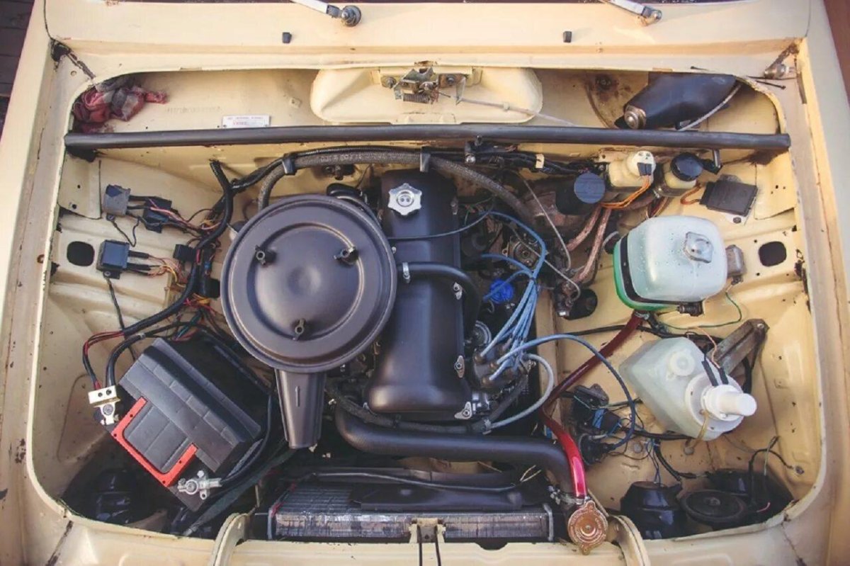 Подкапотка ВАЗ 2106 карбюратор