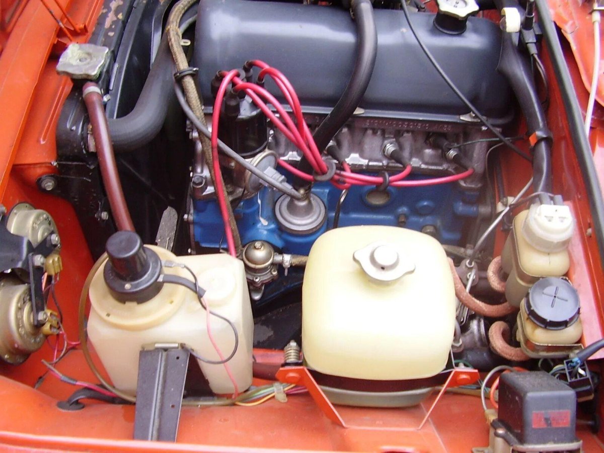 Моторный отсек ВАЗ 2101