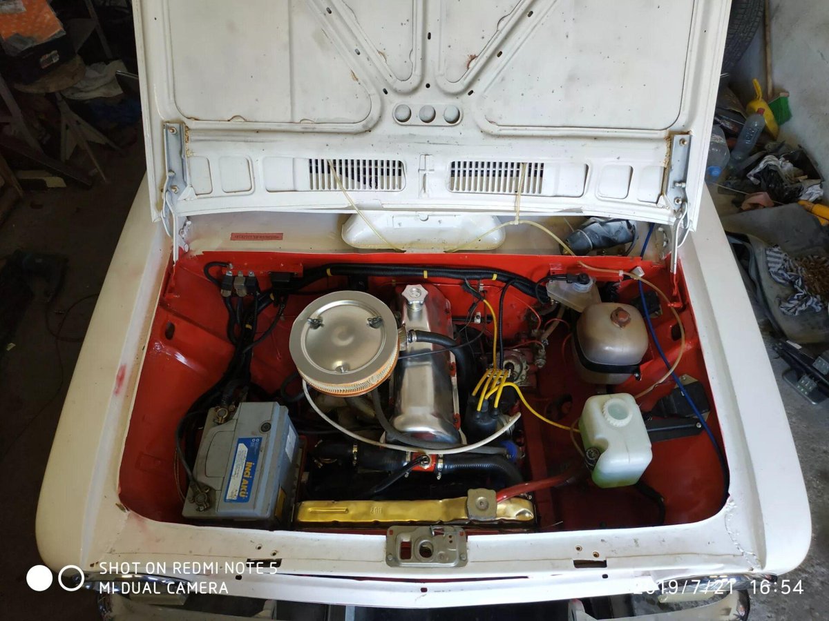 Моторный отсек ВАЗ 2101