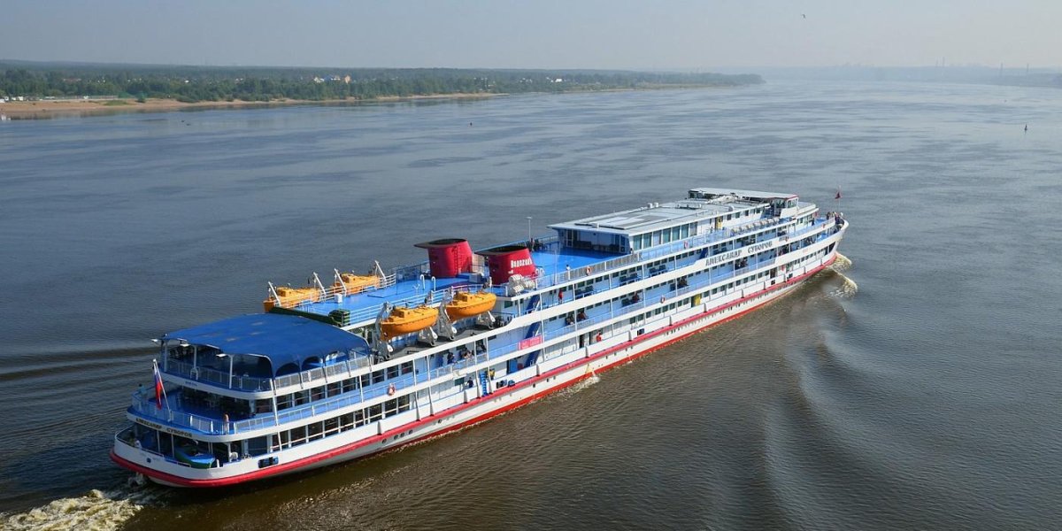 Теплоход Александр Суворов 1983