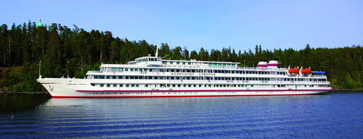 Теплоход четырехпалубный Александр Суворов