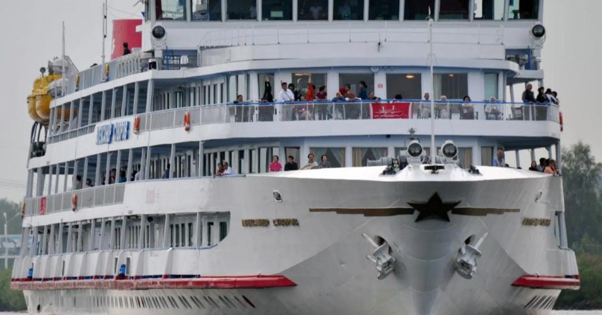 Теплоход Александр Суворов в Нижнем Новгороде