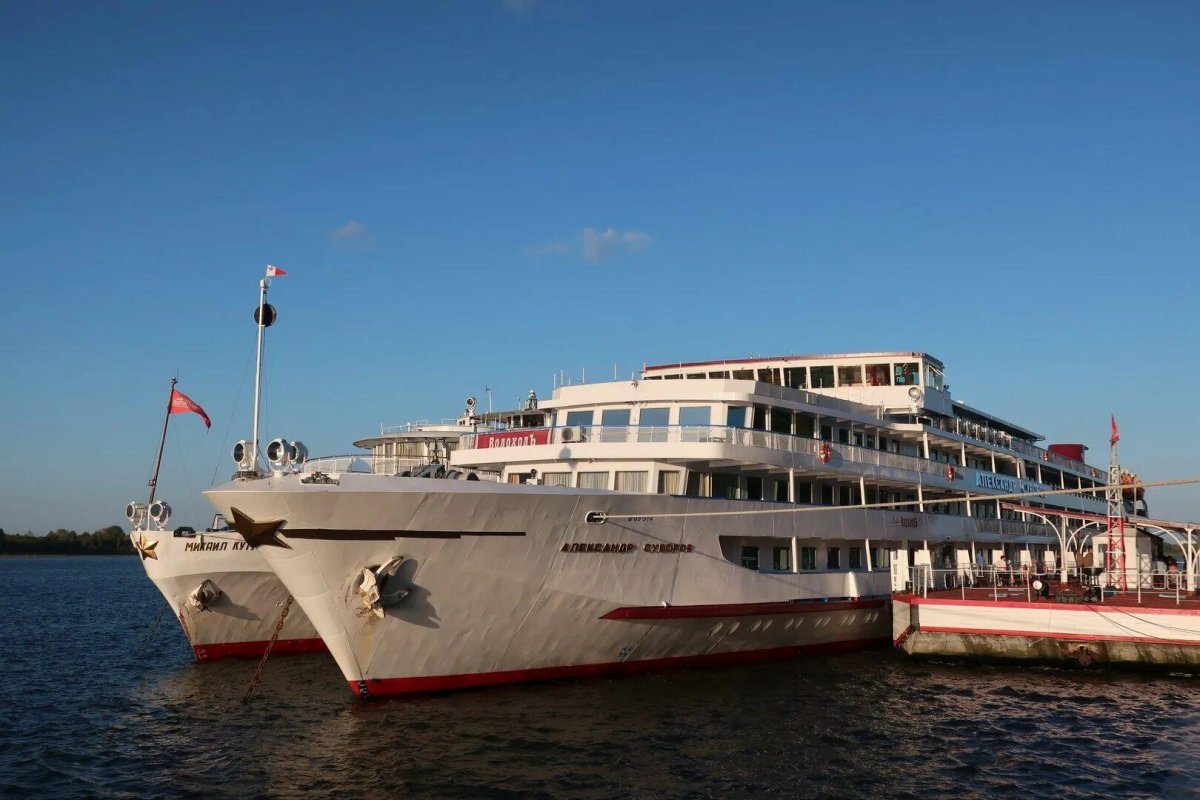 Круизный теплоход "Александр Суворов"