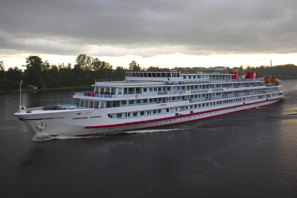 Круизный теплоход "Александр Суворов"