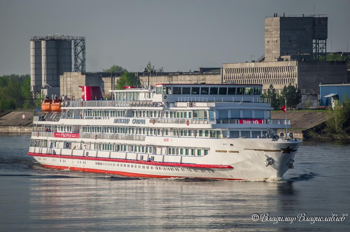 Речной теплоход Александр Суворов