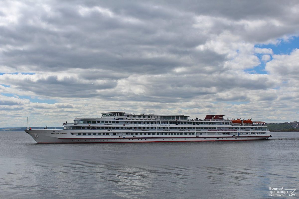 Теплоход Александр Суворов в Нижнем Новгороде