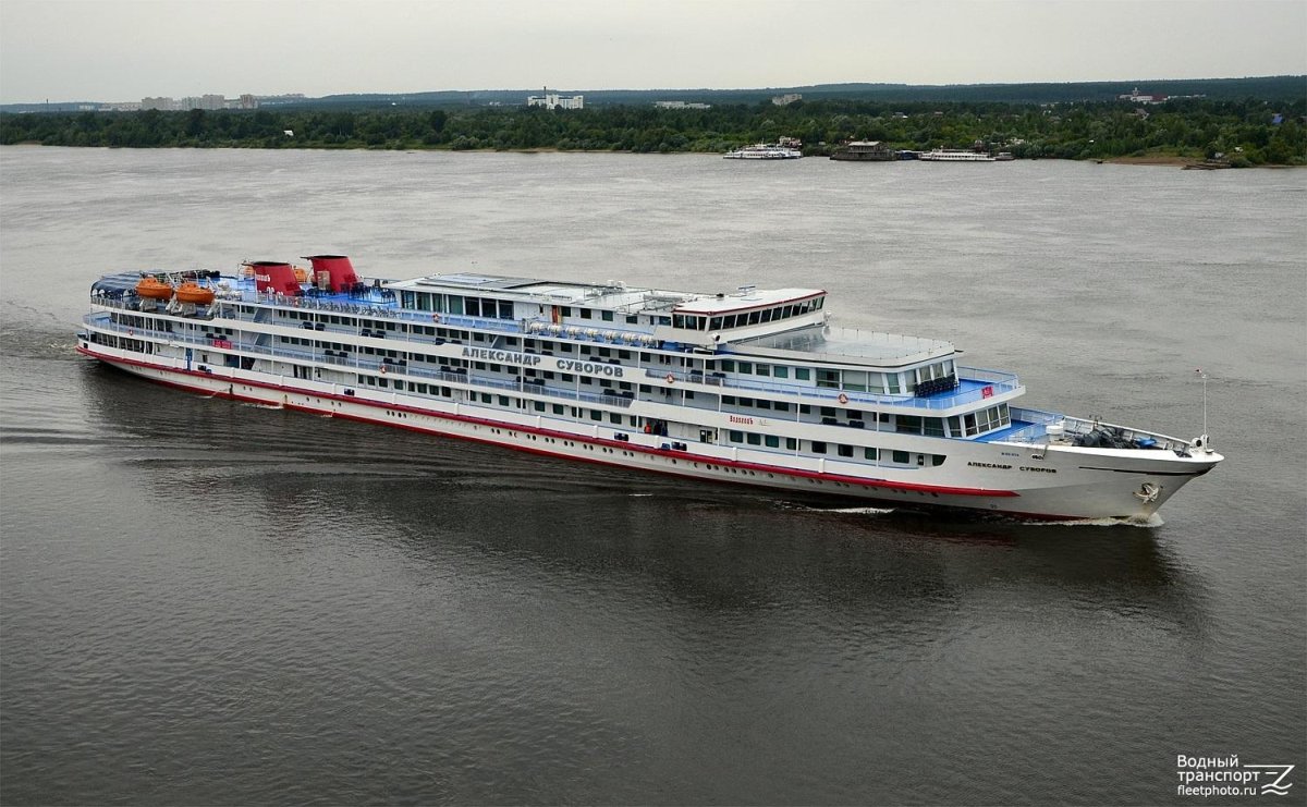 Круизный теплоход "Александр Суворов"
