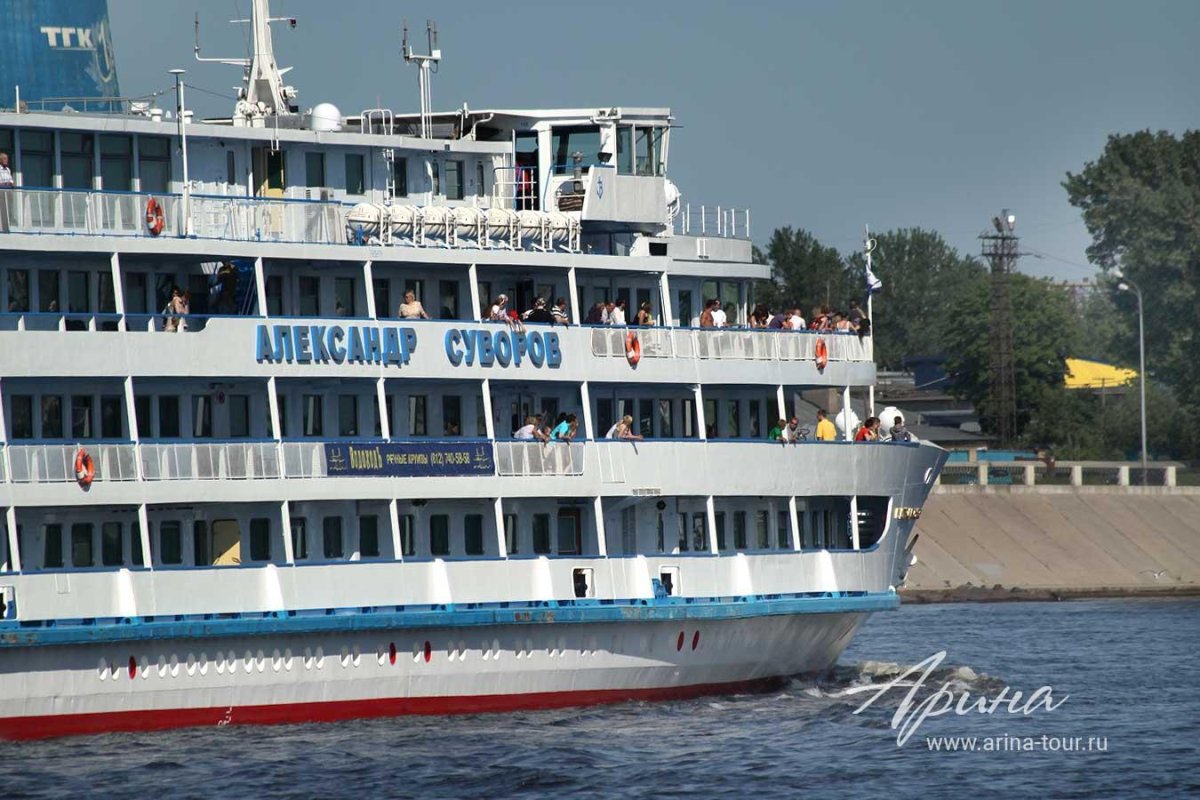 Теплоход водоход «Александр Суворов»