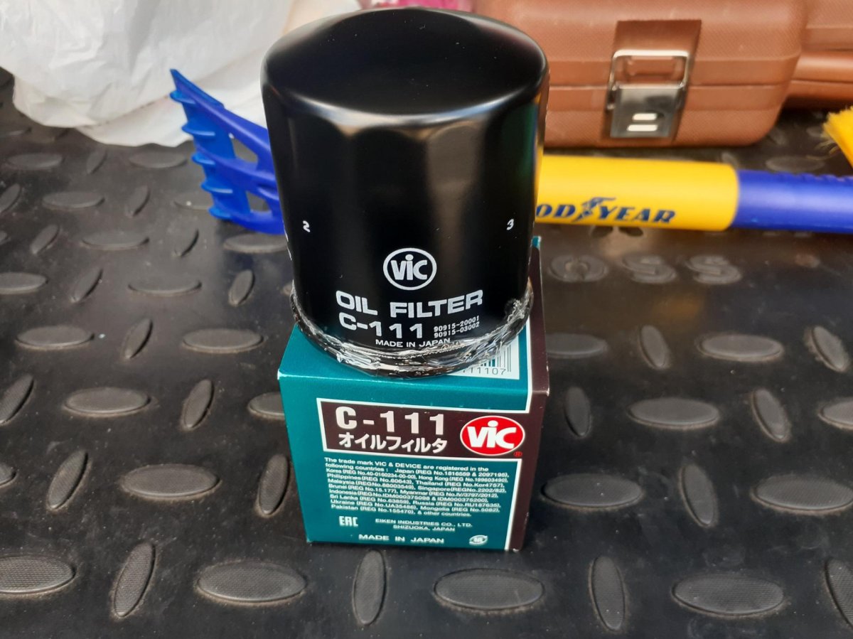 Масляный фильтр Vic на Весту 1.6
