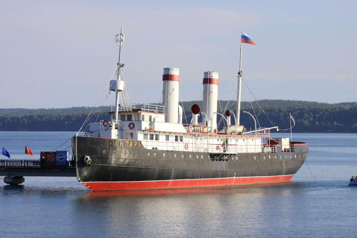 Ледокол Ангара в Иркутске