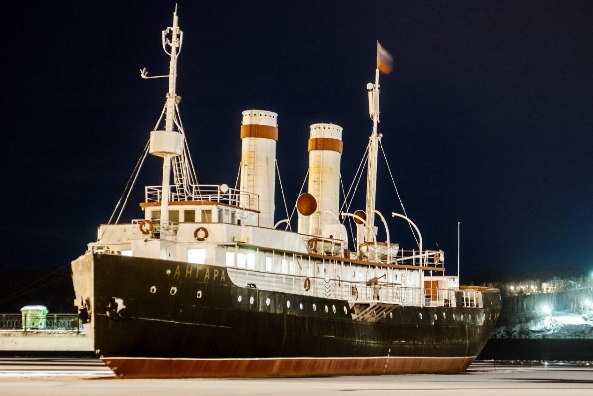 Ледокол Ангара в Иркутске