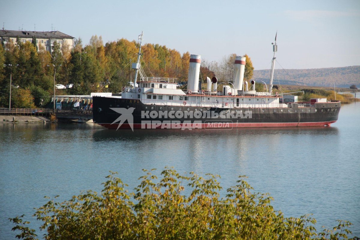 Ледокол Ангара в Иркутске