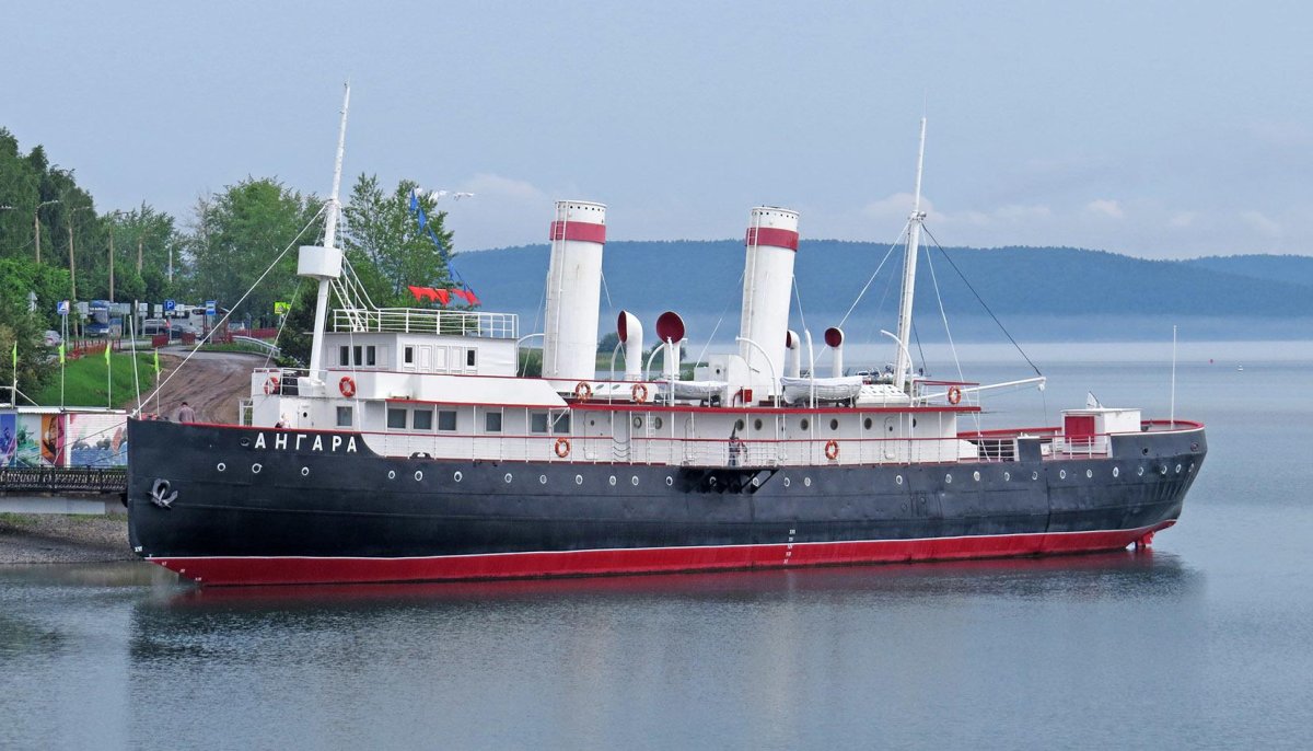 Ледокол Ангара в Иркутске