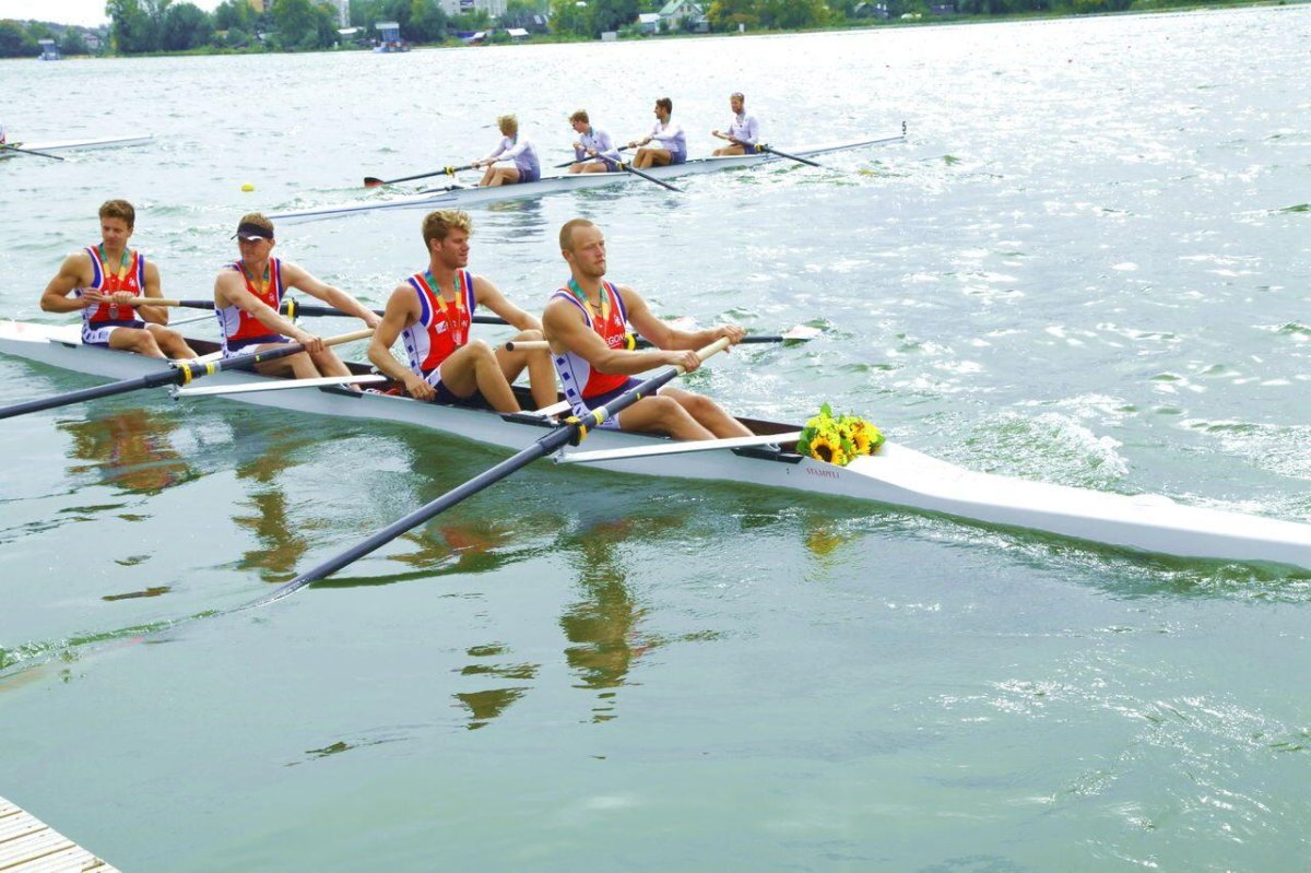 Академическая гребля лодка