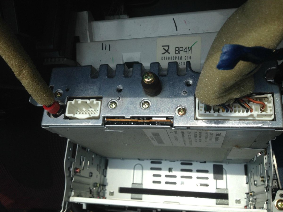 Мазда 3 BK штатная магнитола разъемы