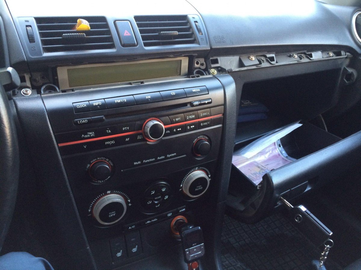 Магнитола Мазда 3 2005