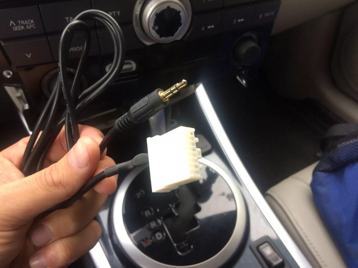 Разъем aux в Mazda cx7 2011
