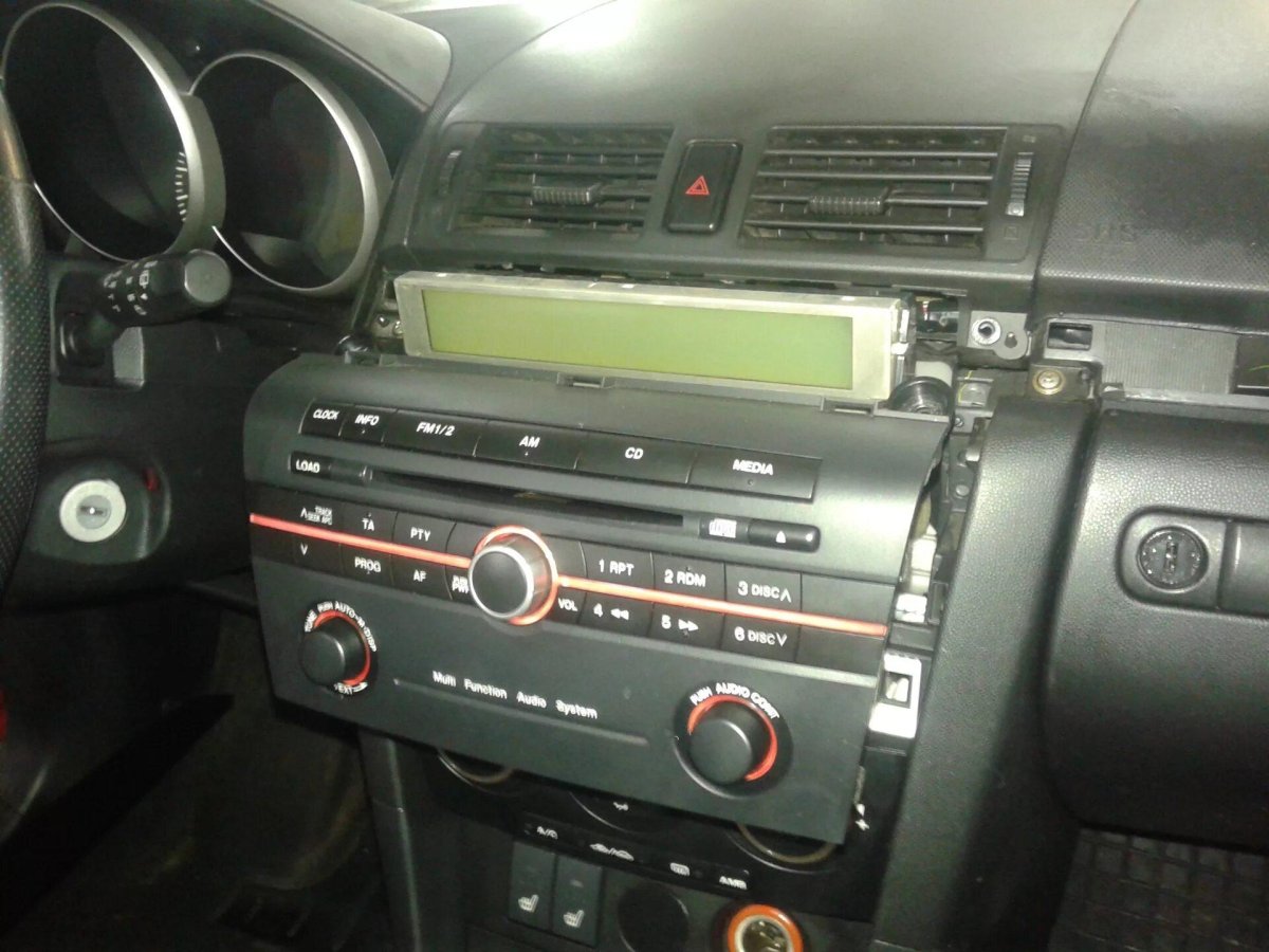 Штатная магнитола Мазда 3 БК 2006