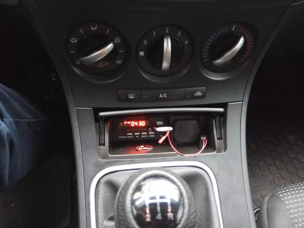 USB Mazda 3