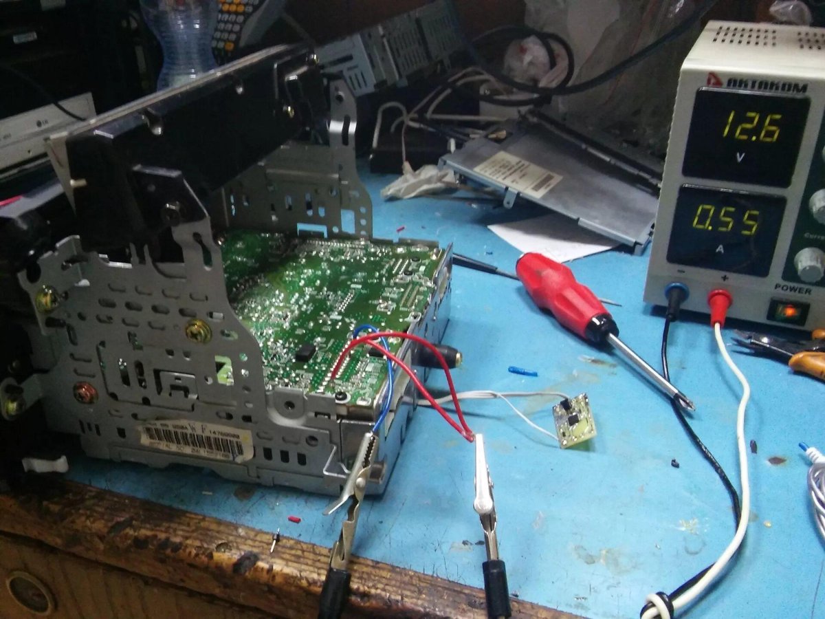 Аукс в штатную магнитолу Мазда Премаси 2001