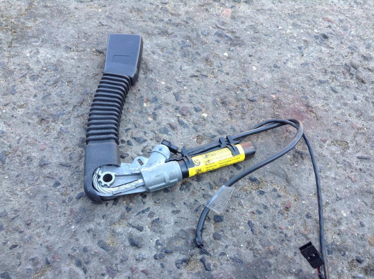 BMW 420 пиропатрон