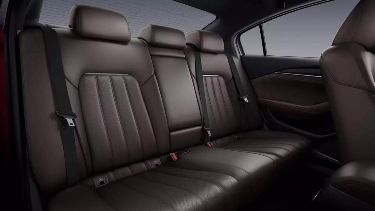 Мазда 6 салон задний ряд