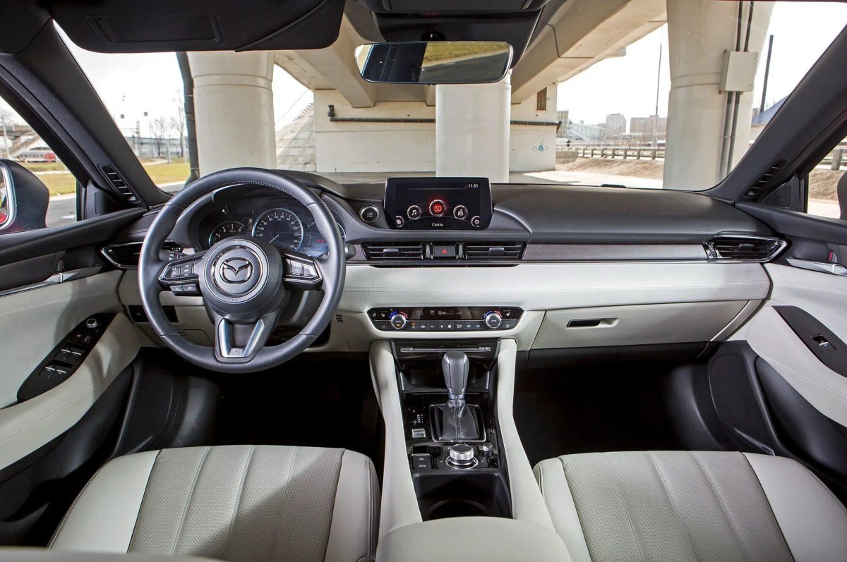 Мазда 6 2023 салон