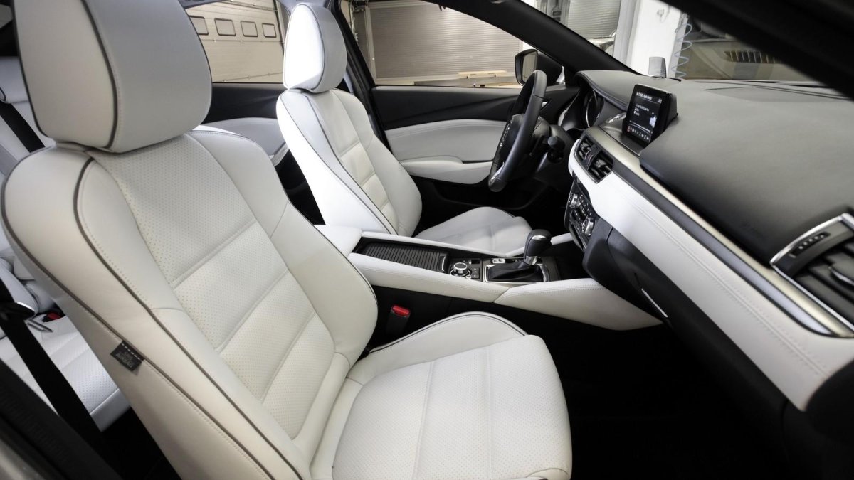 Мазда 6 белый салон