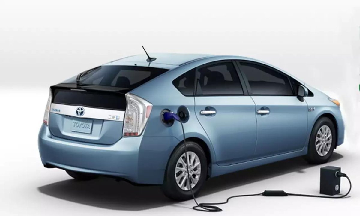 Тойота Приус 2014