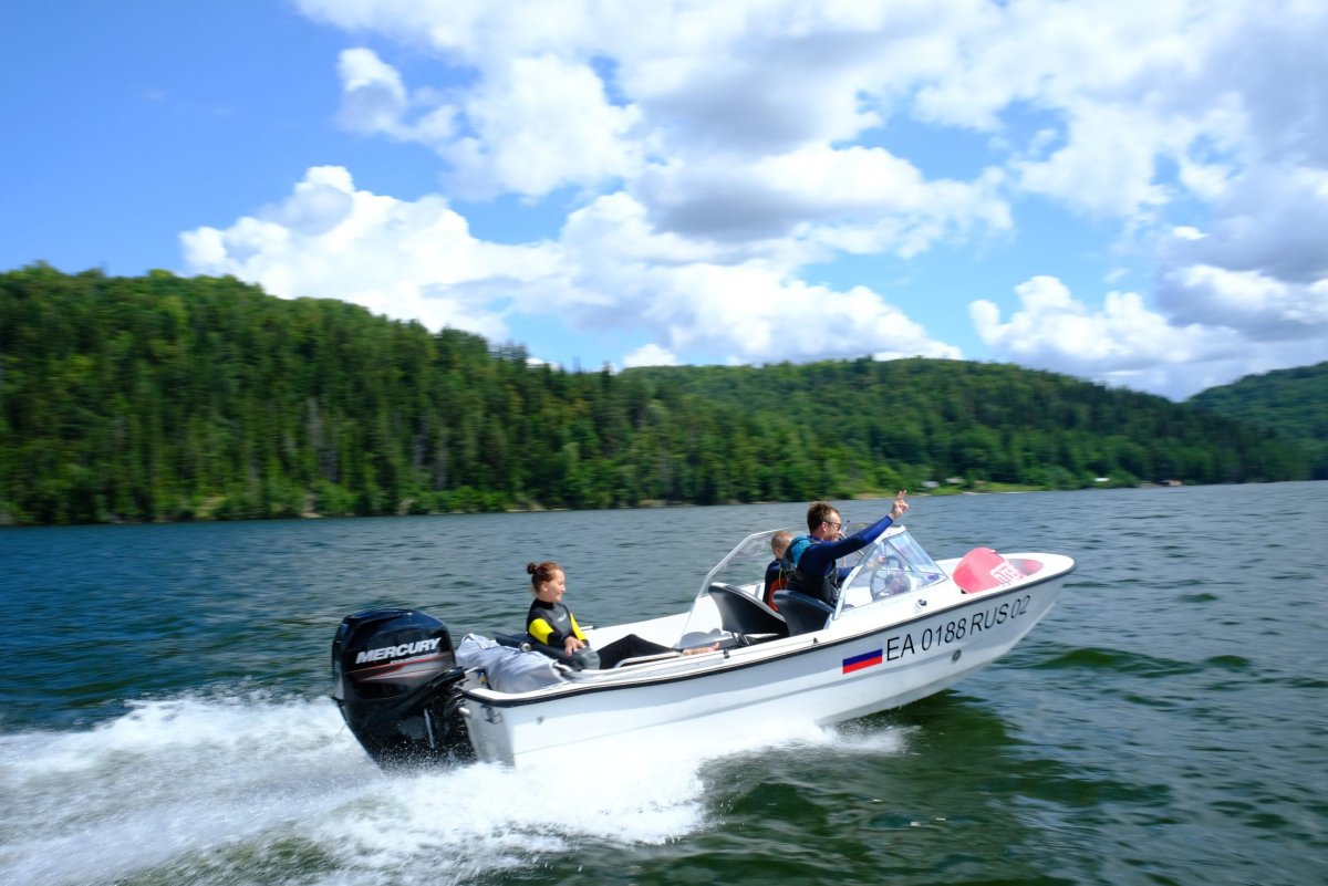 Катер Чайка водомет
