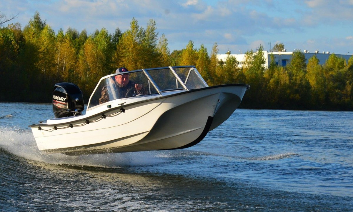 Моторная лодка Чайка