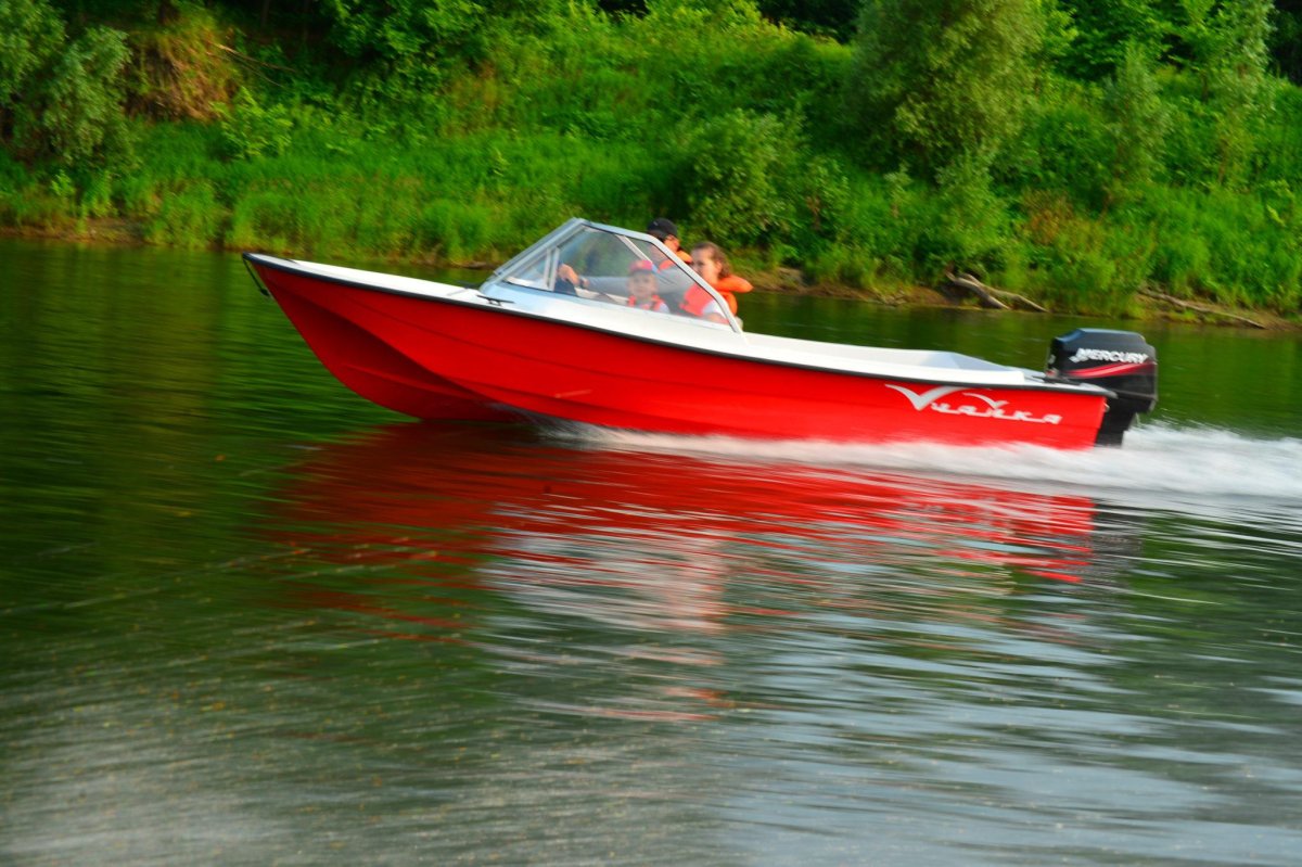 Моторная лодка Чайка