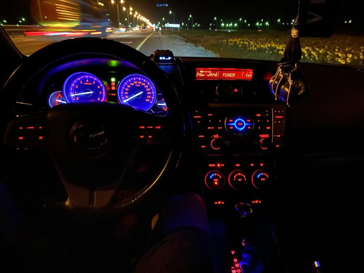 Mazda 6 GH салон ночью