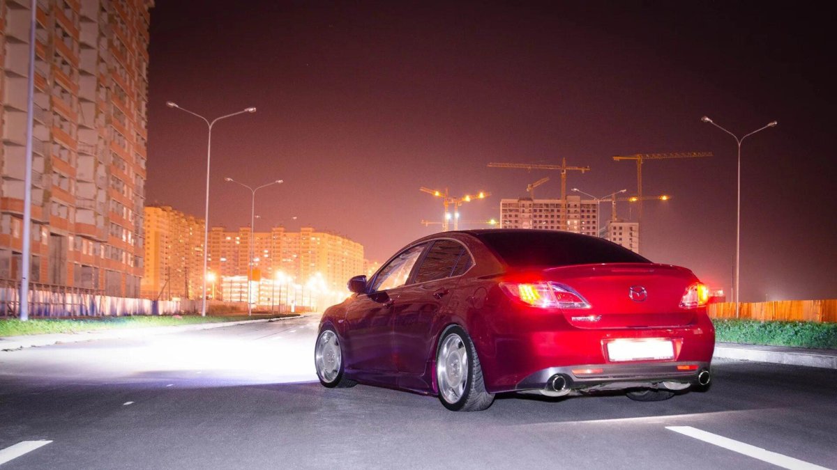 Мазда ночью