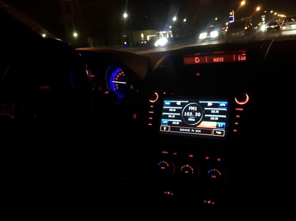 Мазда 6 2008 салон ночью