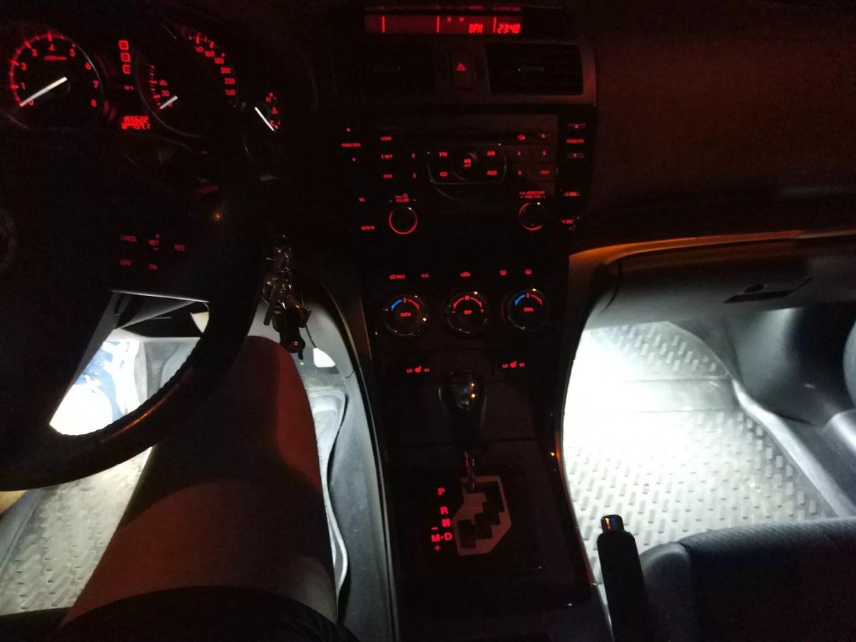 Мазда 6 GH салон ночью