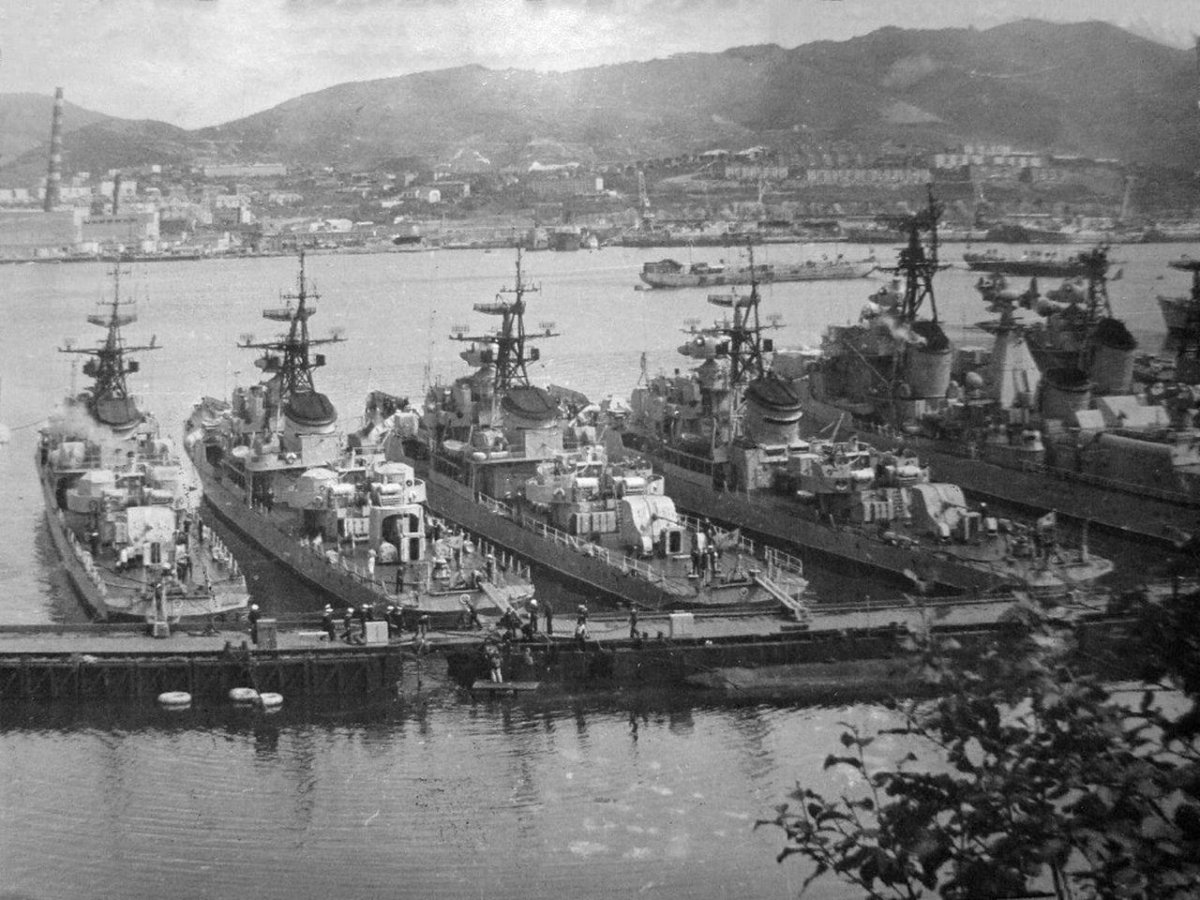 Авачинская бухта, поселок Завойко.