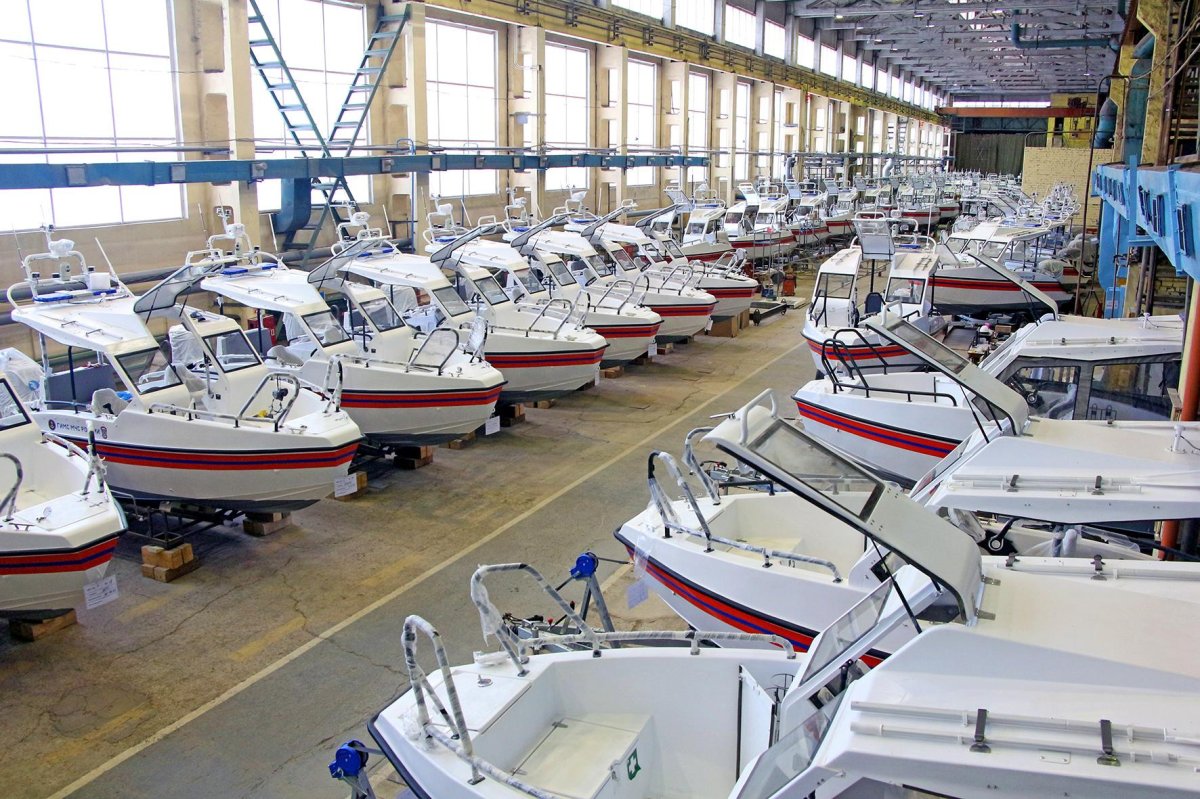 Катер Вымпел