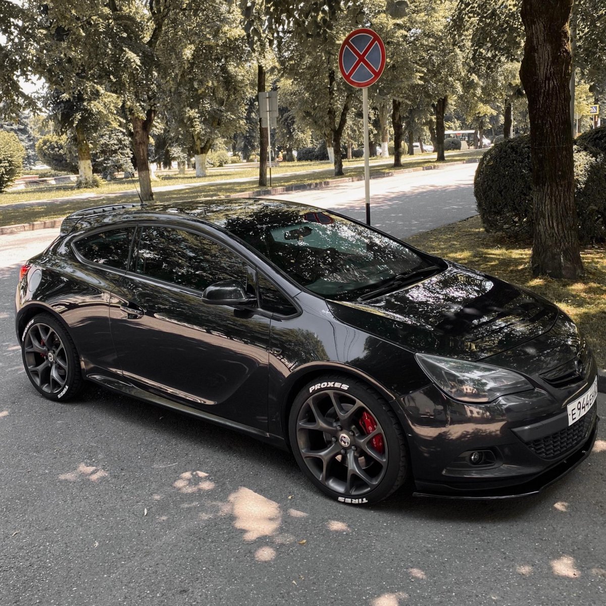 Opel Astra GTC 2014 черный