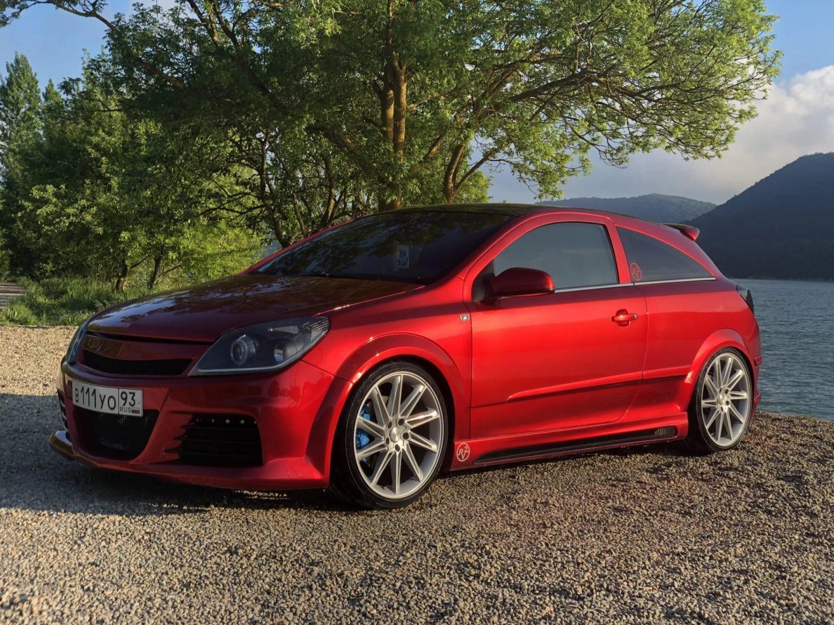Opel Astra h GTC красный