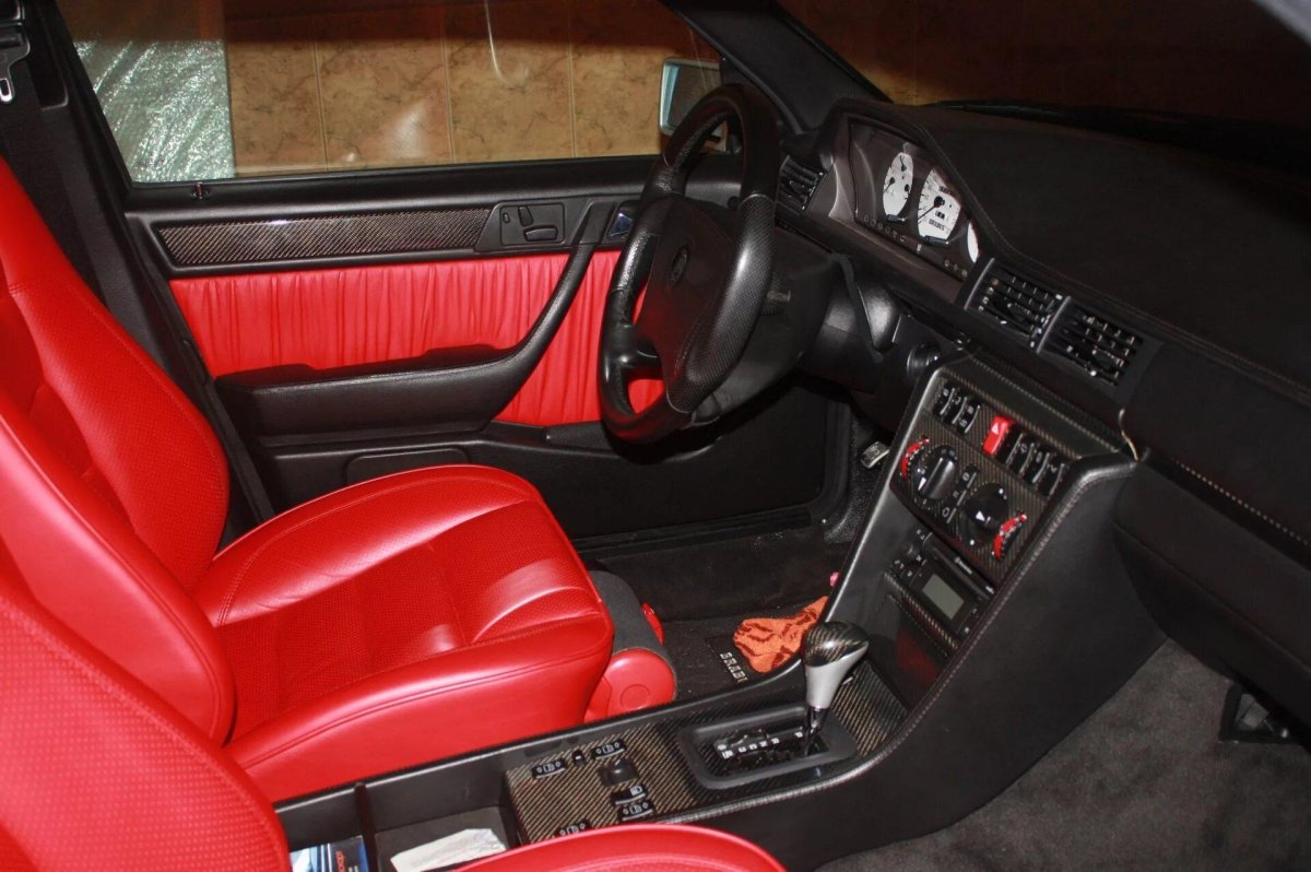 Мерседес е 124 салон