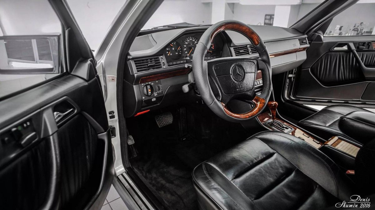 Mercedes-Benz 124 волчок салон