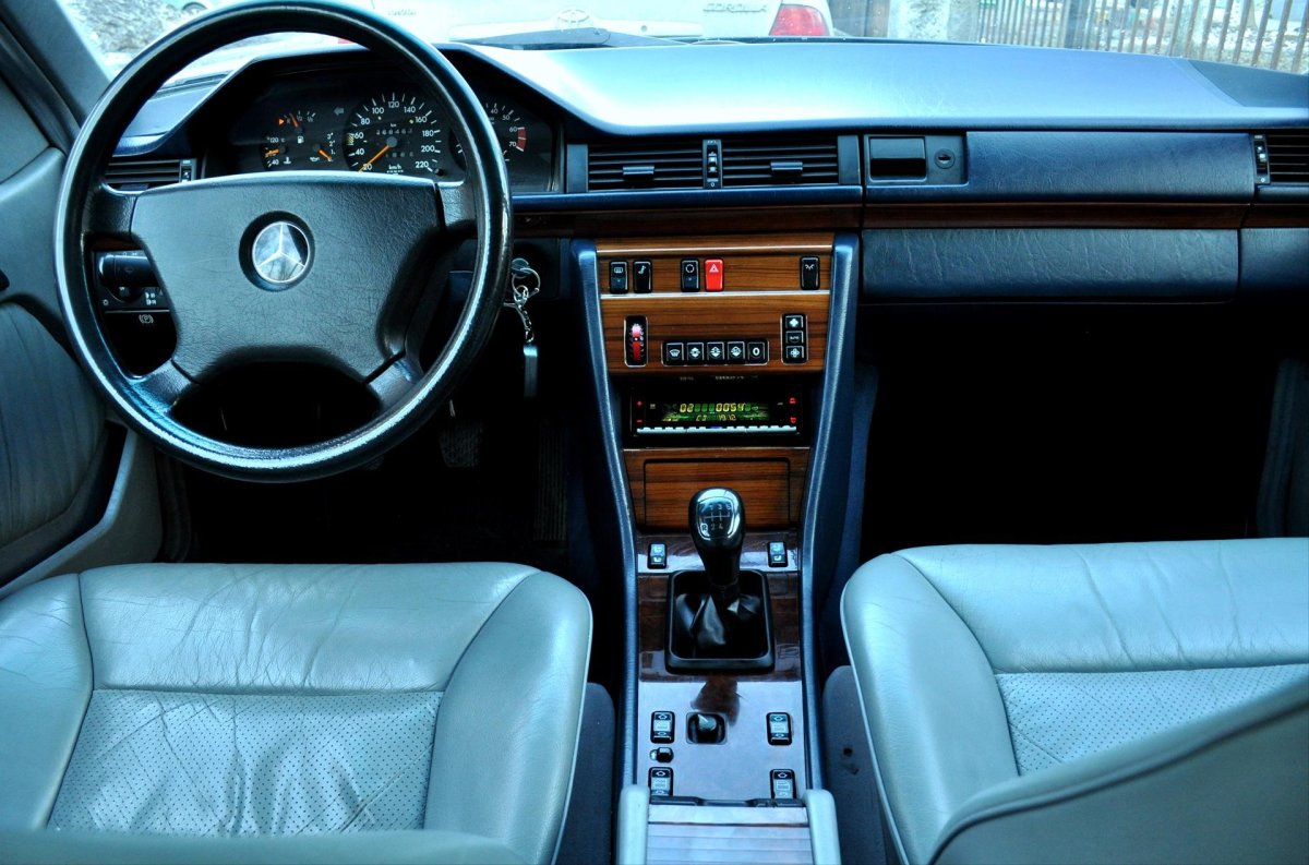 Мерседес Бенц 124 салон