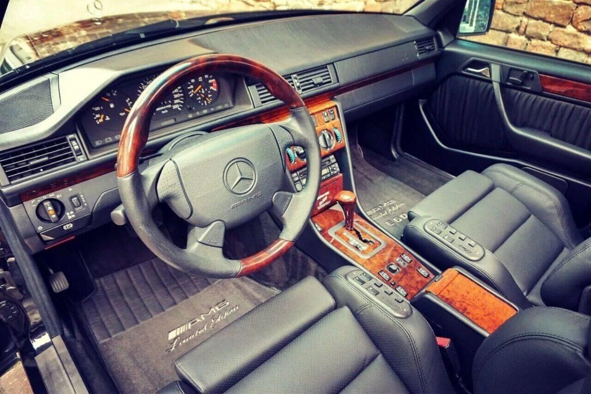 E124 Мерседес салон