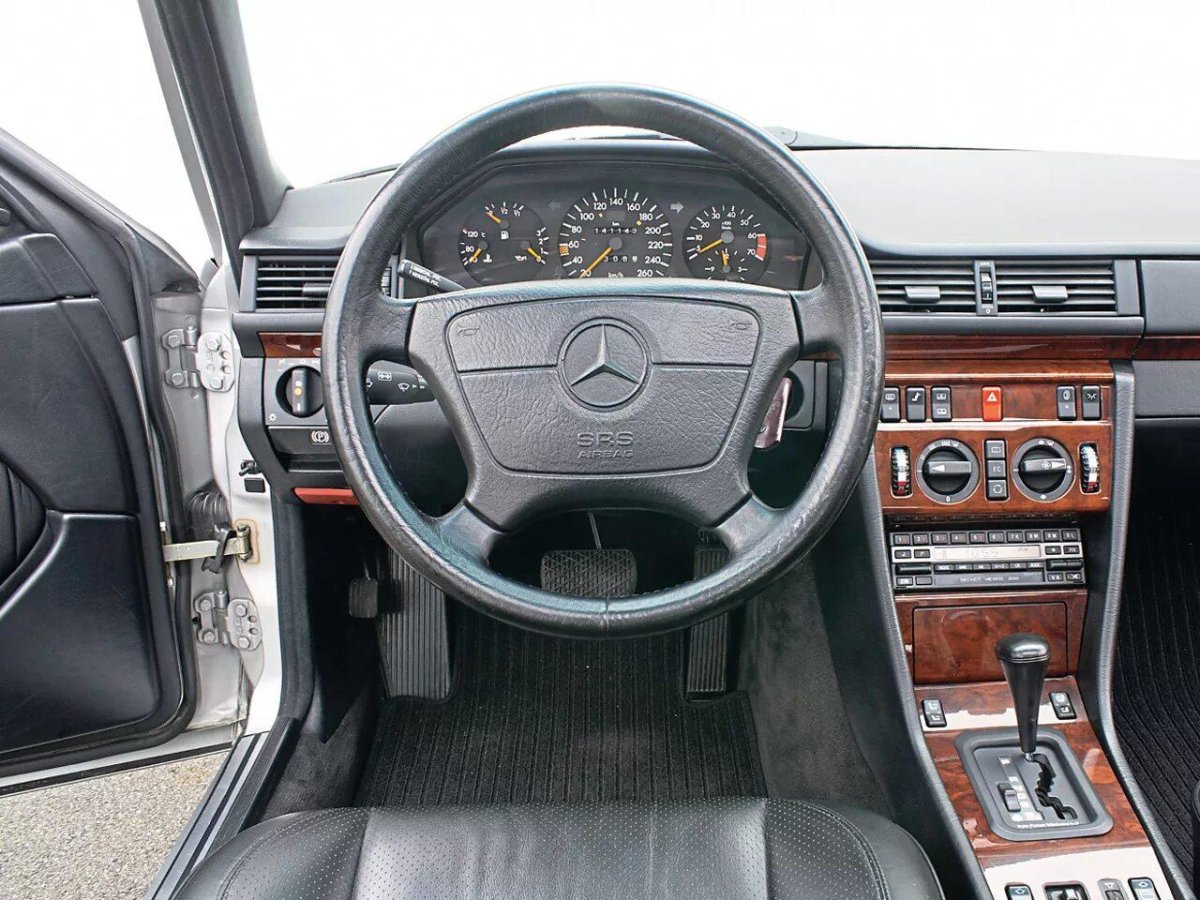 Mercedes-Benz w124 салон