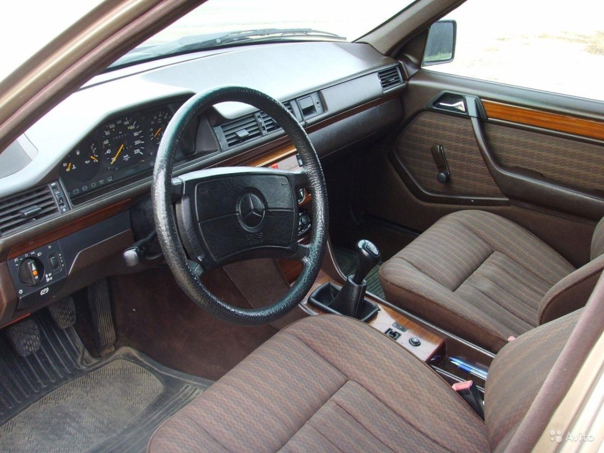 Mercedes w124 коричневый салон