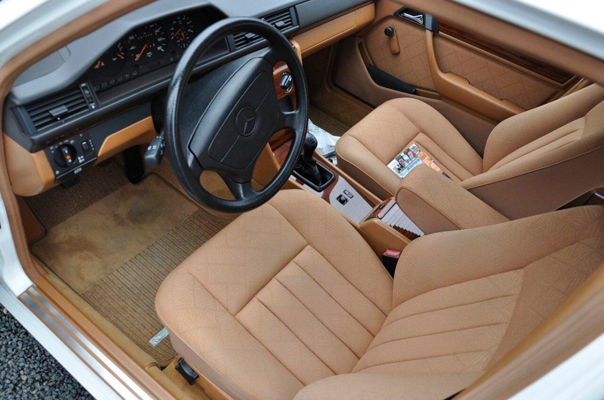 Mercedes 124 велюровый салон