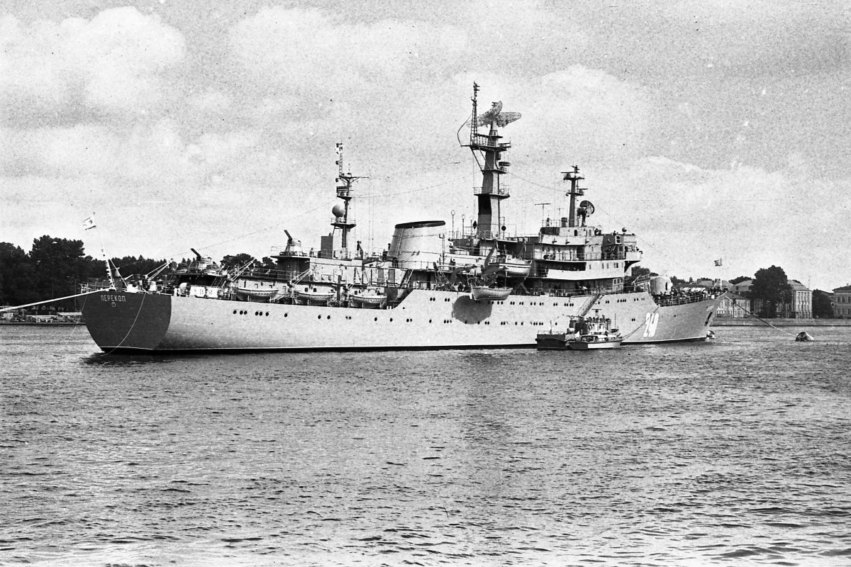 Учебный корабль Гангут Кронштадт